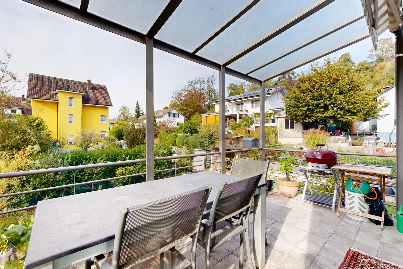 terrasse avec coin repas extérieur, gril, from property, et view focus