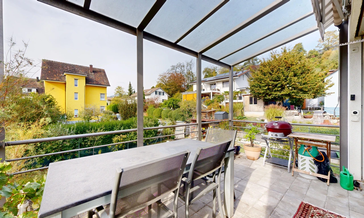 terrasse avec coin repas extérieur, gril, from property, et view focus