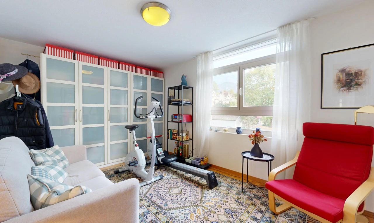 salon avec drywall, cloison sèche, inside property, baseboards wall, et plinthes murales