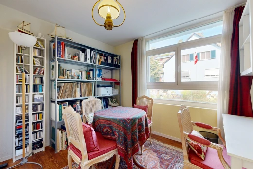 esszimmer mit gipskartonwand, drywall, inside property, holzfußboden, und wood finish floor