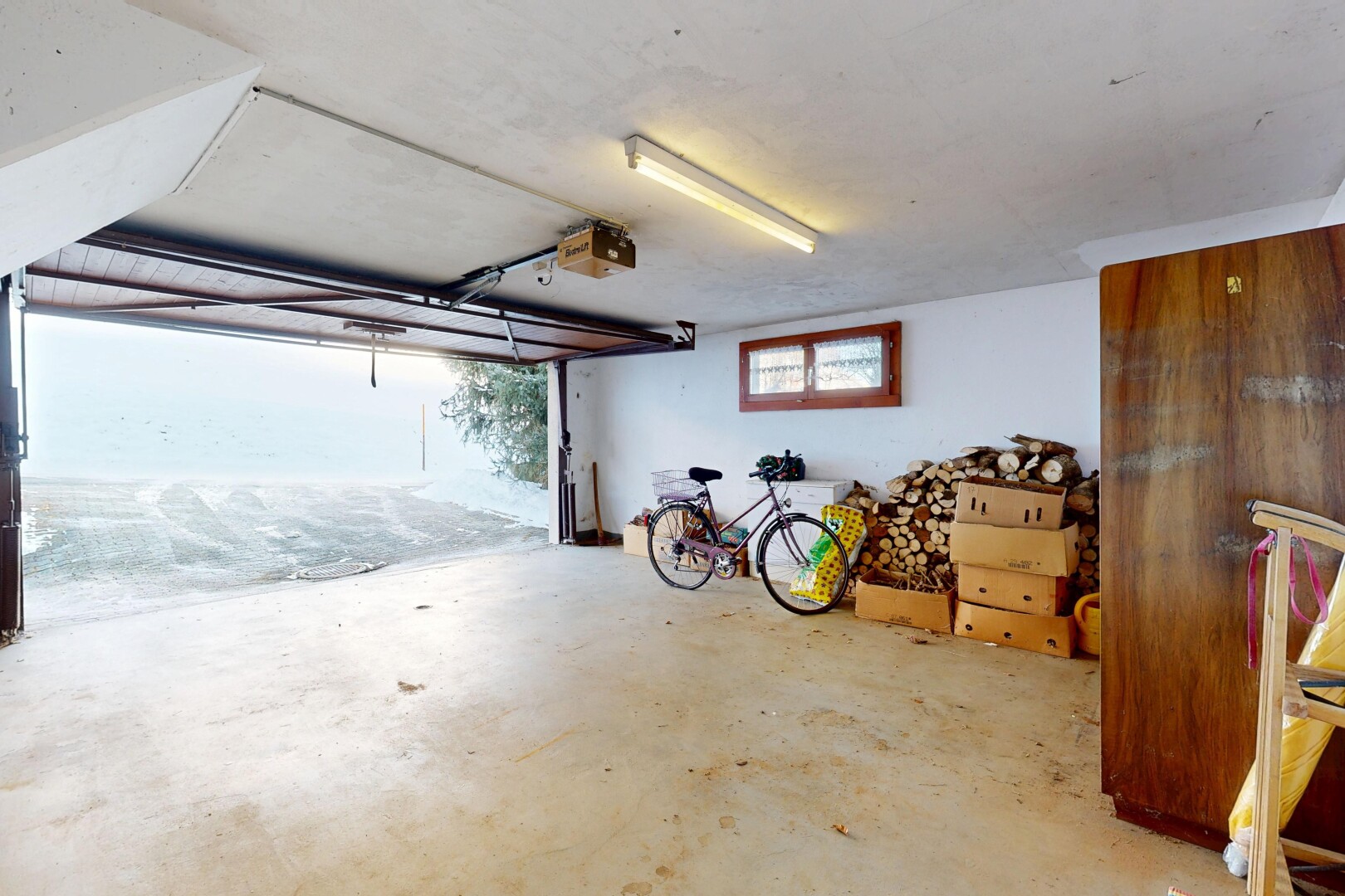 parking avec inside property
