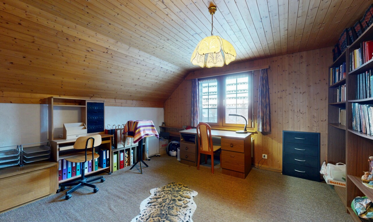 bureau avec natural light, lumière naturelle, low ceiling, plafond bas, et inside property