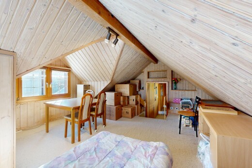 zimmer / schlafzimmer mit holzwand, wood wall, teppich, carpet, und inside property