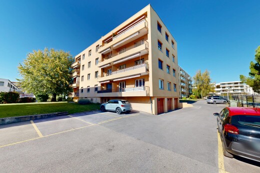 extérieur du bâtiment avec parking, from community, vue sur le complexe d'appartements, apartment complex view, et day time