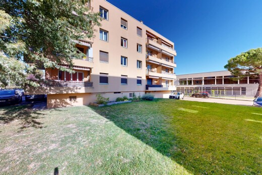 außenansicht mit blick auf wohnanlage, apartment complex view, und from community