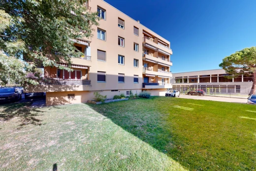 extérieur du bâtiment avec vue sur le complexe d'appartements, apartment complex view, et from community
