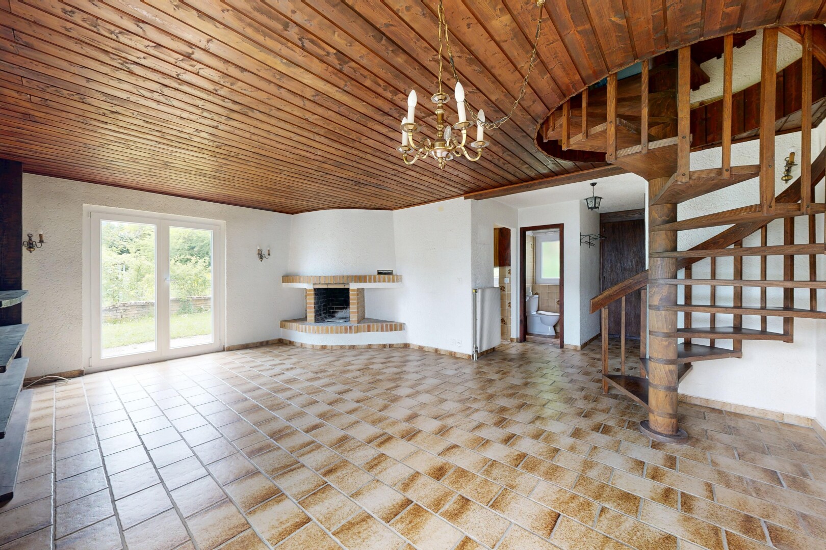 wohnzimmer mit treppen, inside property, gipskartonwand, drywall, und natürliches licht