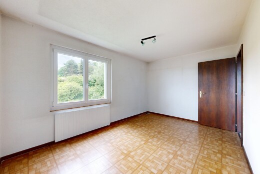 leerer raum mit kühler, vinylboden, vinyl floor, vinyl tile, und gipskartonwand