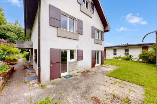 außenansicht mit property visible, day time, stuckverkleidung, und rasen