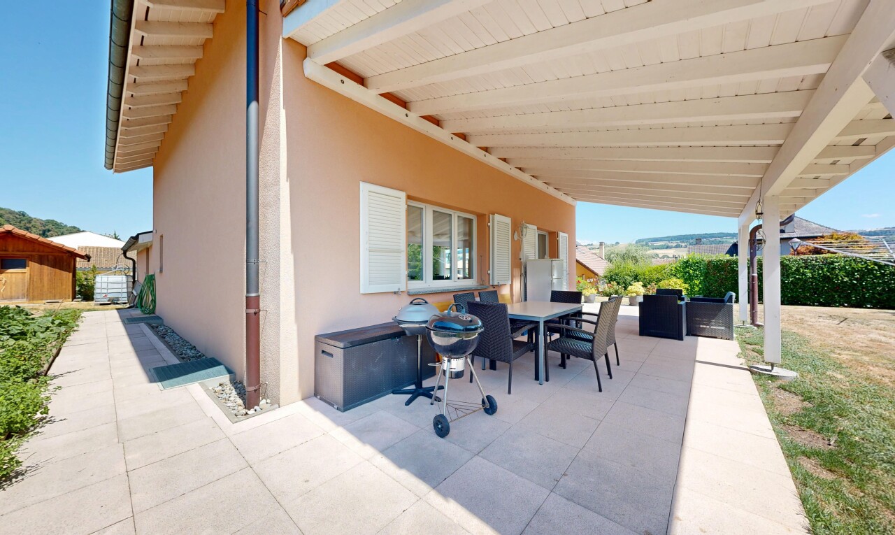 terrasse avec coin repas extérieur, terrasse, day time, et from property