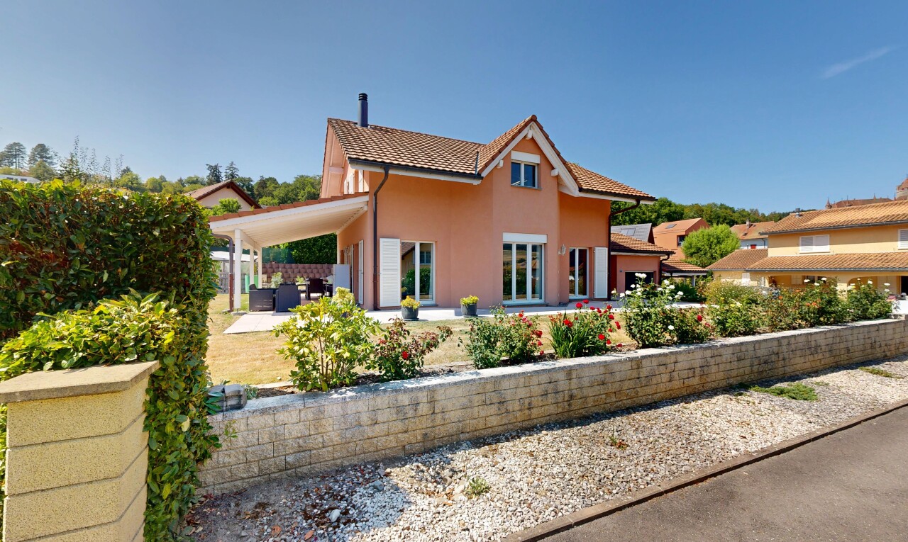 façade avec bardage en stuc, toit en tuiles, day time, et property visible