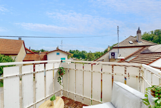 balcon avec day time, balcon, from property, et power lines view
