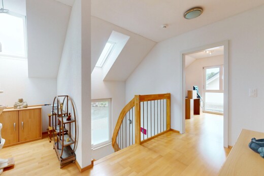 halle / korridor mit holzfußboden, wood finish floor, natürliches licht, natural light, und gipskartonwand