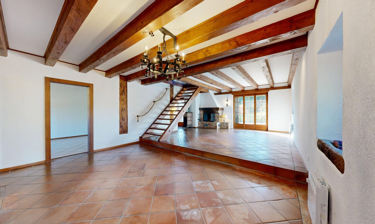 treppe mit beamed ceiling, balkendecke, treppen, kühler, und high end ceiling
