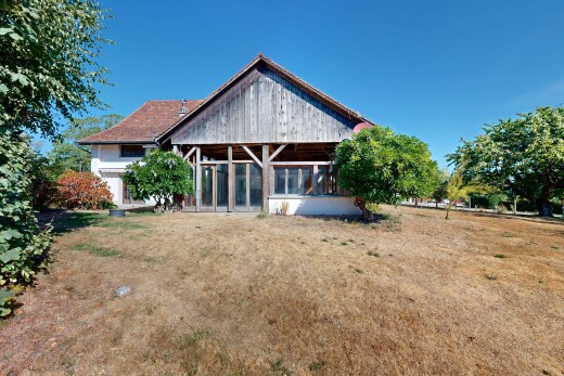 façade avec property visible, bardage vertical, from property, day time, et bardage en bois