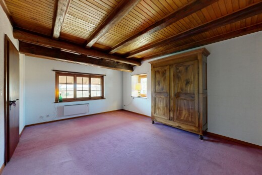 pièce vide avec beamed ceiling, plafond à poutres, wood ceiling, plafond en bois, et high end ceiling