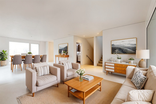 wohn- / esszimmer mit treppen, inside property, natürliches licht, natural light, und gipskartonwand