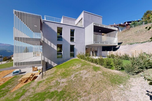 façade avec day time, property visible, bardage en stuc, et terrasse