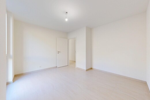 pièce vide avec cloison sèche, drywall, plinthes murales, baseboards wall, et inside property