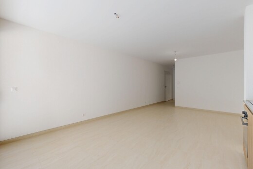 pièce vide avec cloison sèche, drywall, plinthes murales, baseboards wall, et inside property