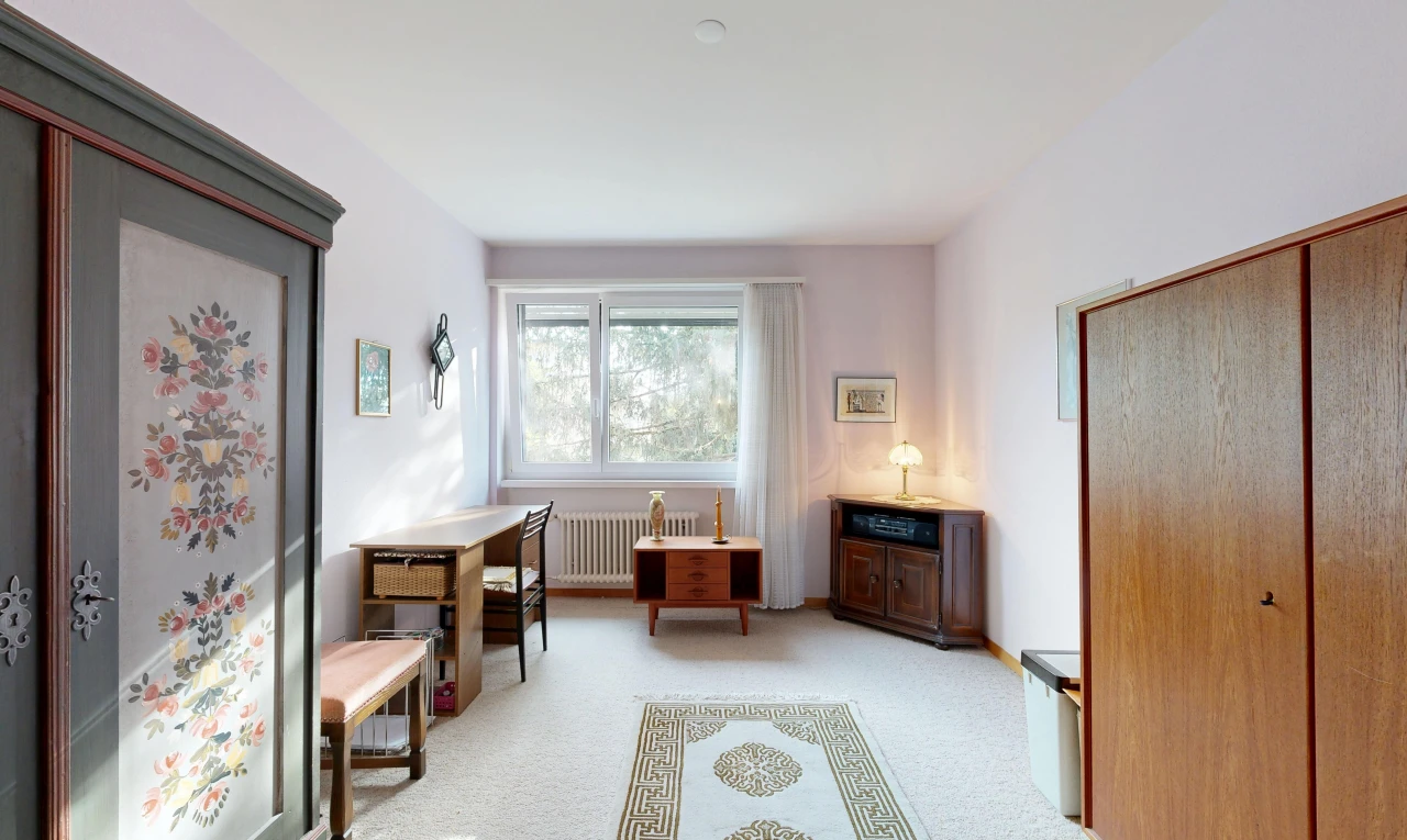 chambre avec cloison sèche, drywall, radiateur, moquette, et carpet