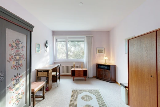 chambre avec cloison sèche, drywall, radiateur, moquette, et carpet