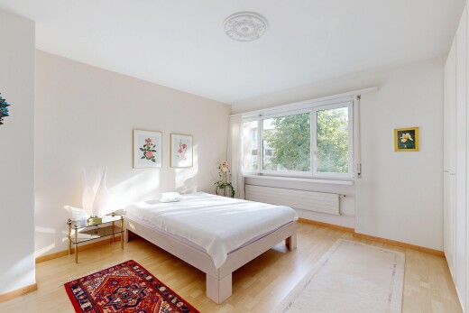 chambre avec drywall, cloison sèche, radiateur, baseboards wall, et plinthes murales