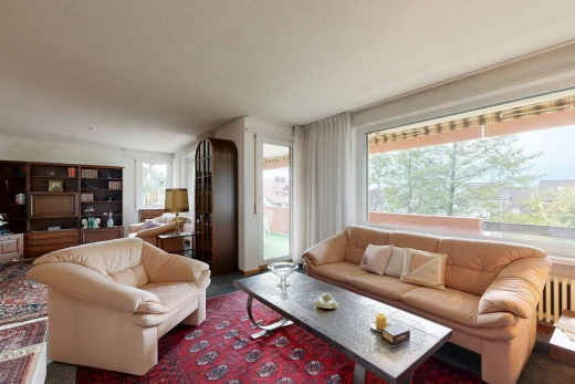 salon avec accès à l'extérieur, radiateur, et inside property