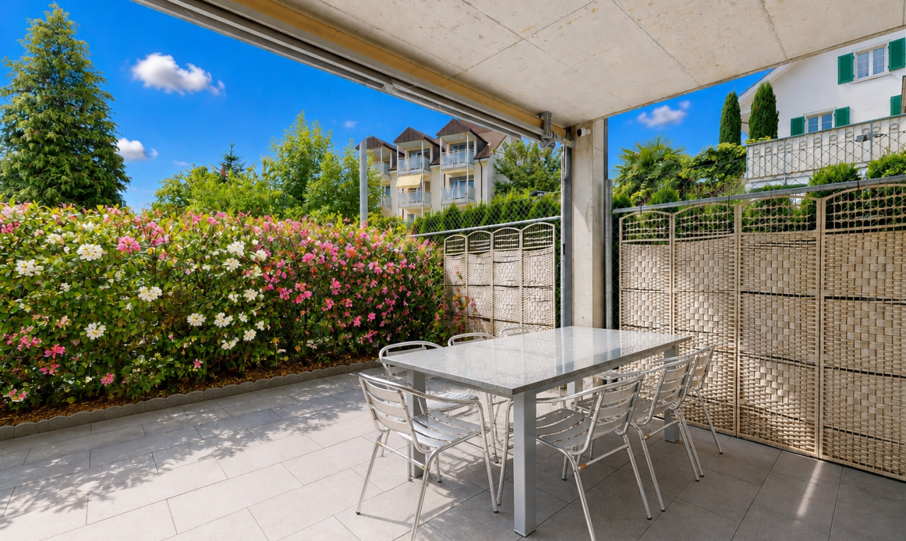 terrasse mit essbereich im freien, from property, zaun, day time, und terrasse