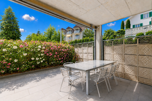 terrasse mit essbereich im freien, from property, zaun, day time, und terrasse
