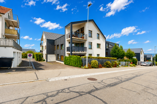 view of apartment building / complex