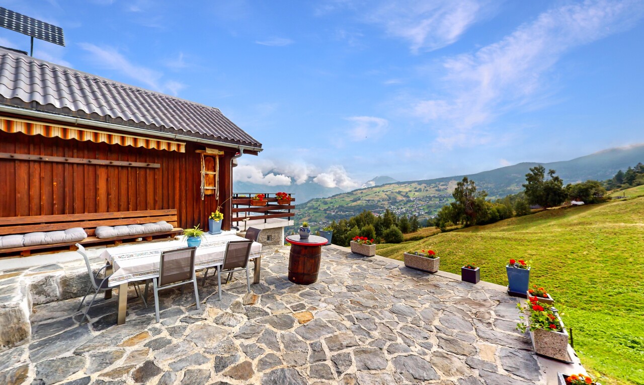 terrasse avec terrasse, from property, mountain view, vue sur la montagne, et day time