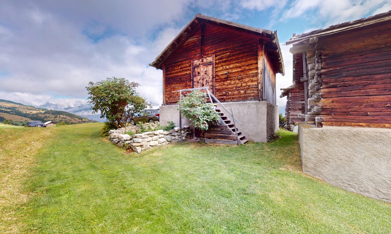 façade avec bardage en bois, bardage horizontal, pelouse, day time, et property visible