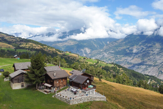 vue sur la montagne avec day time, vue sur la montagne, mountain view, et property visible