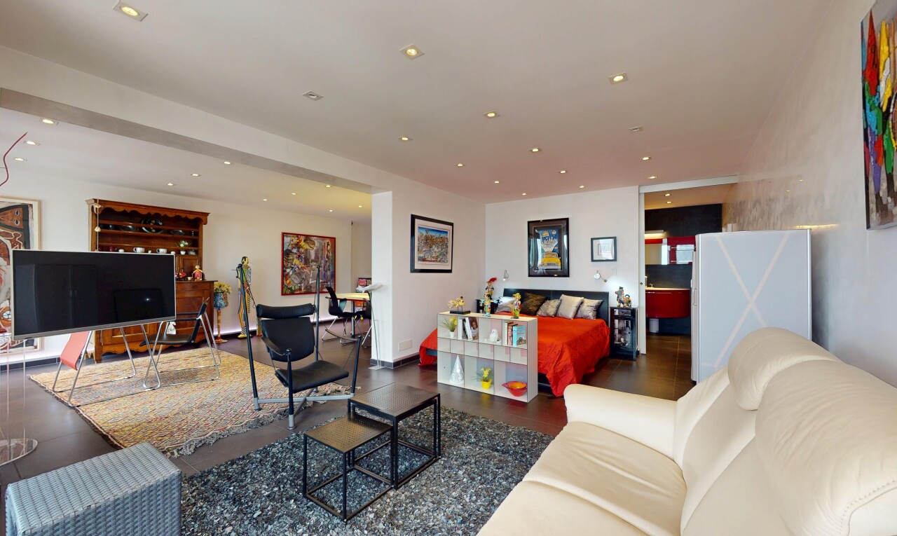 living room featuring recessed lighting