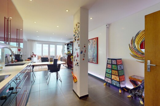 cuisine avec évier, inside property, natural light, lumière naturelle, et drywall