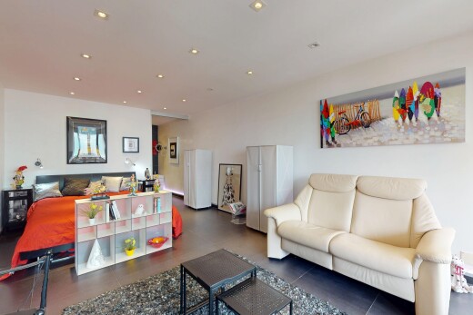 living area featuring recessed lighting