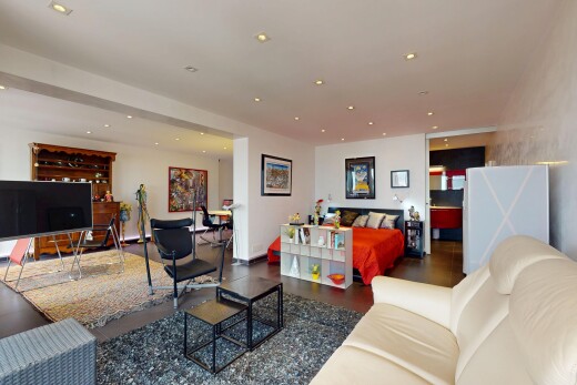 wohnzimmer mit fernseher, inside property, einbauleuchten, recessed lighting, und gipskartonwand