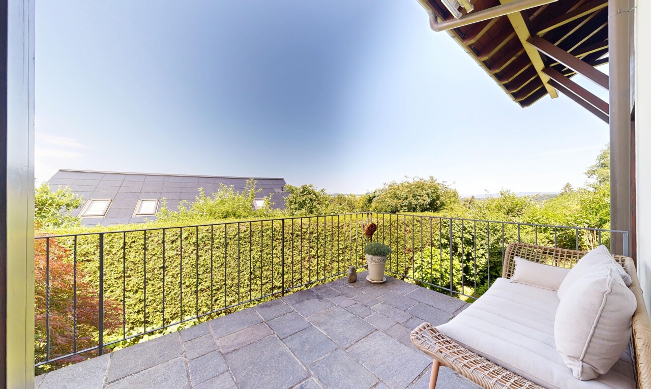 balkon mit from property, day time, und terrasse
