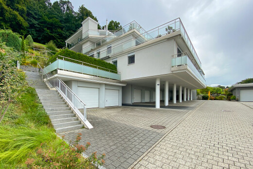 außenansicht mit property visible, fundamentpfeiler, overcast, stuckverkleidung, und treppen