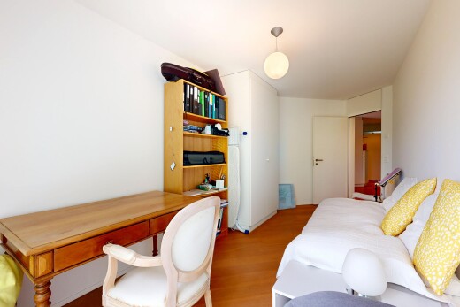 wohn- / esszimmer mit gipskartonwand, drywall, inside property, holzfußboden, und wood finish floor