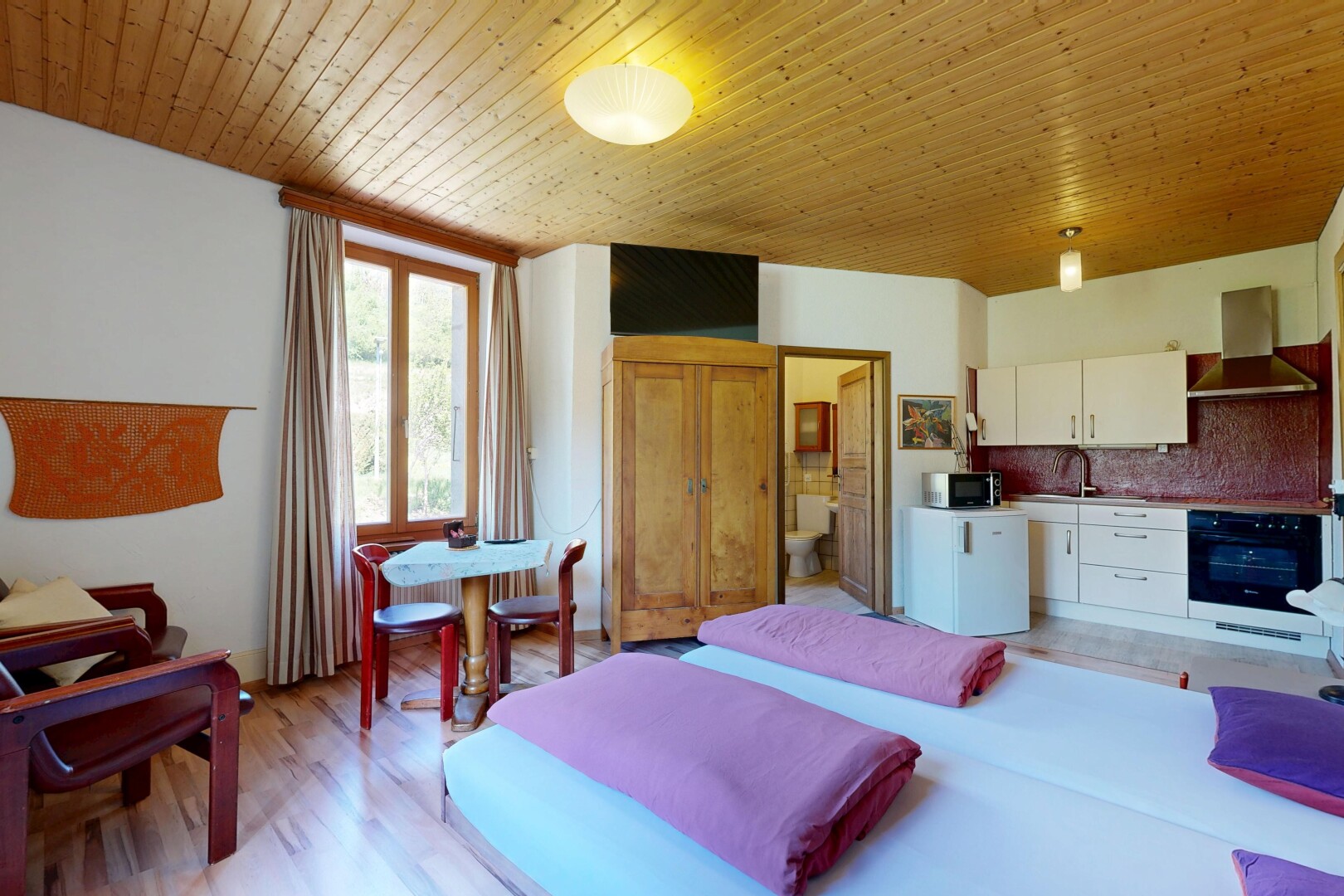 chambre avec lumière naturelle, natural light, cloison sèche, drywall, et inside property