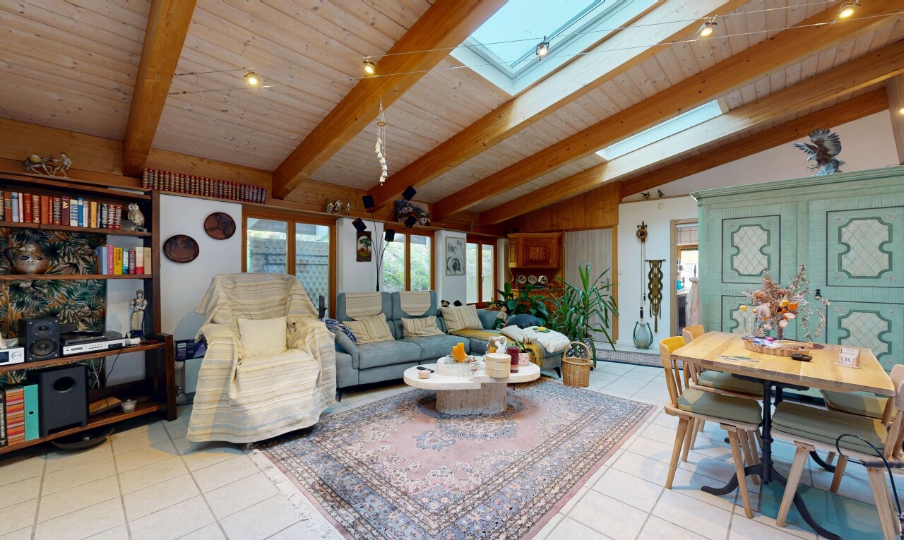 salon / salle à manger avec inside property, lumière naturelle, natural light, sol en carrelage, et tile floor