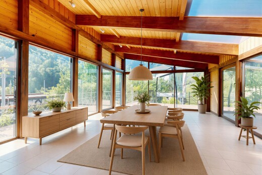 salle à manger avec véranda, day time, plafond voûté, vaulted ceiling, et inside community
