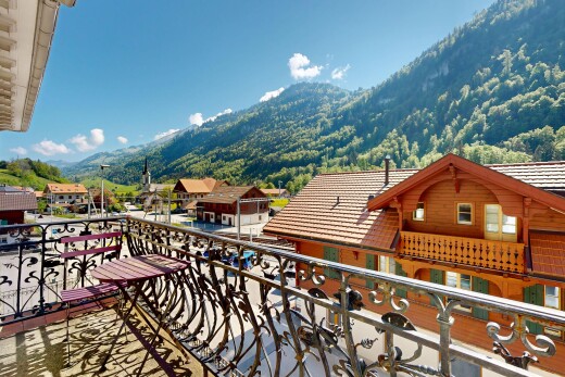balcon avec from property, balcon, vue sur la montagne, mountain view, et day time