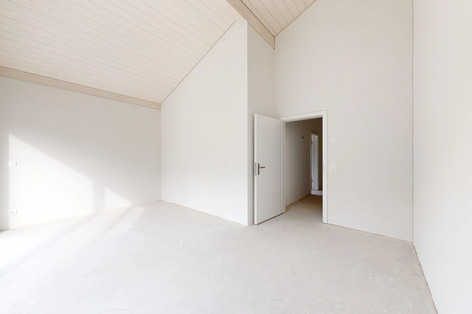 spare room with high vaulted ceiling