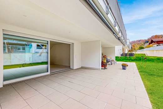 terrasse avec pelouse et patio
