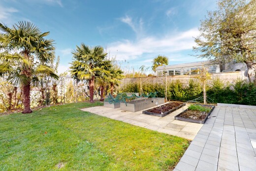 jardin avec jardin, from property, pelouse, day time, et terrasse