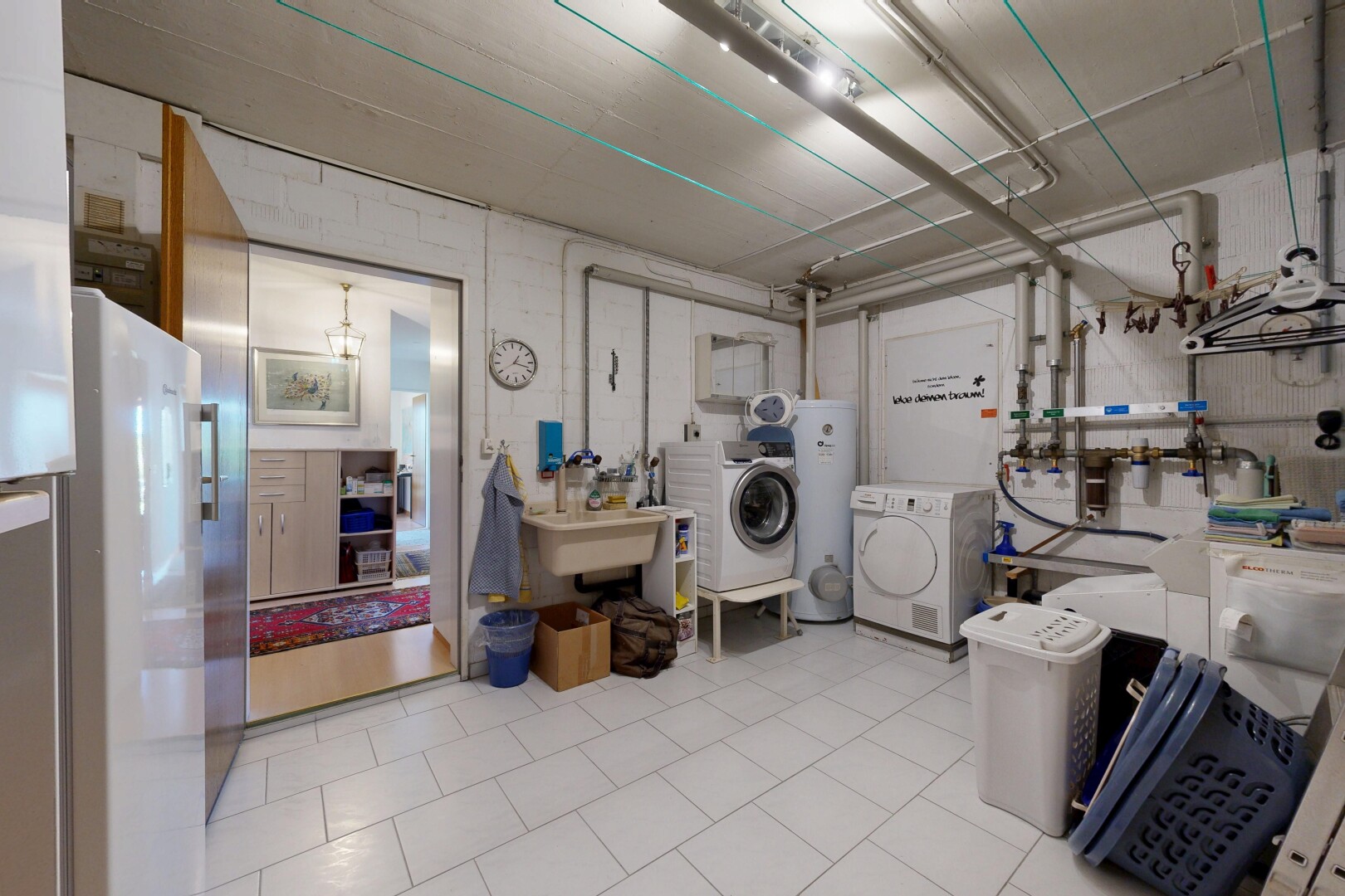 wäschekammer mit inside property, light floor, tumbler, wäscherei, und wasserkocher