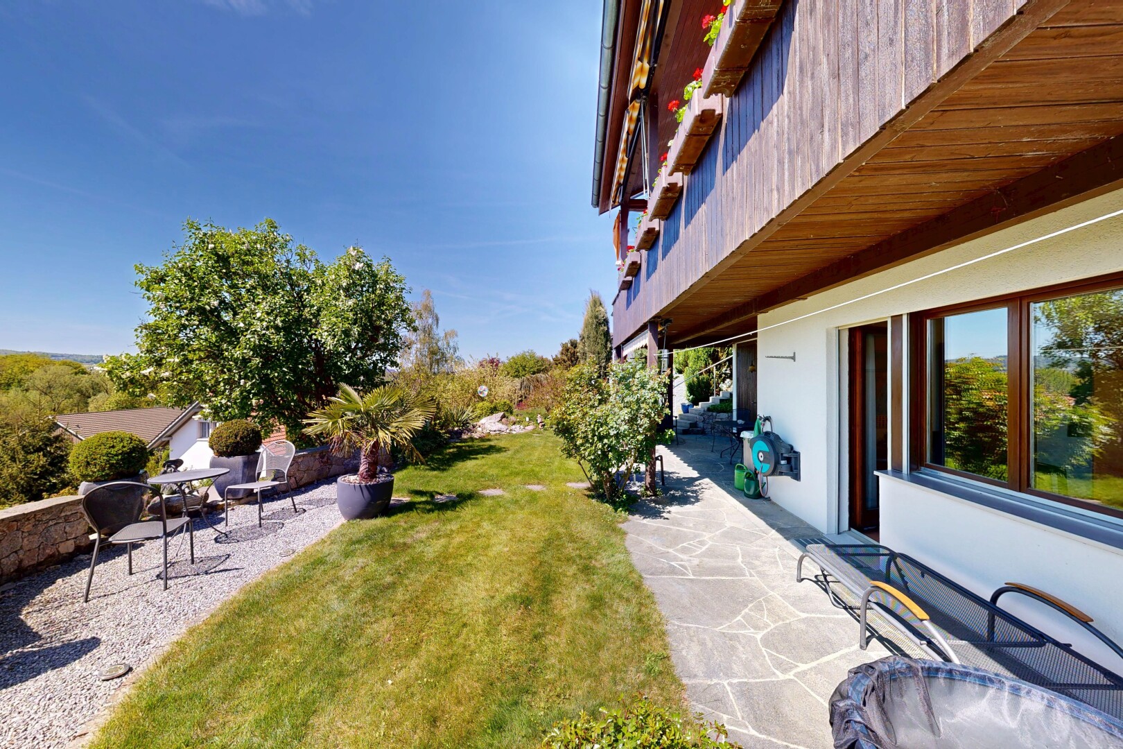 terrasse mit from property, rasen, day time, und terrasse